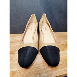 CHANEL Cap Toe Heels Beige Black Leather Block Heel Pumps Made‎ in Italy Size 39